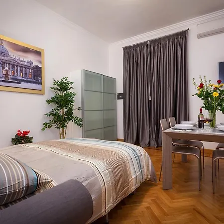 Vatican Loris House Hébergement de vacances *